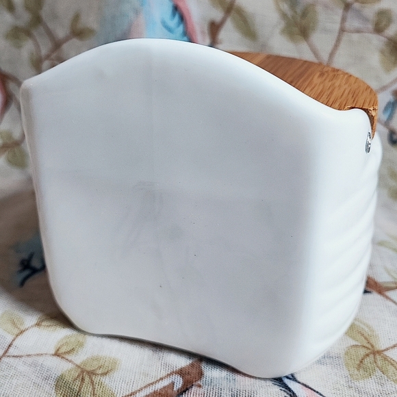 Salt Box Cellar White and Wood Textured Ceramic Pottery NEW NWOT - Picture 5 of 8